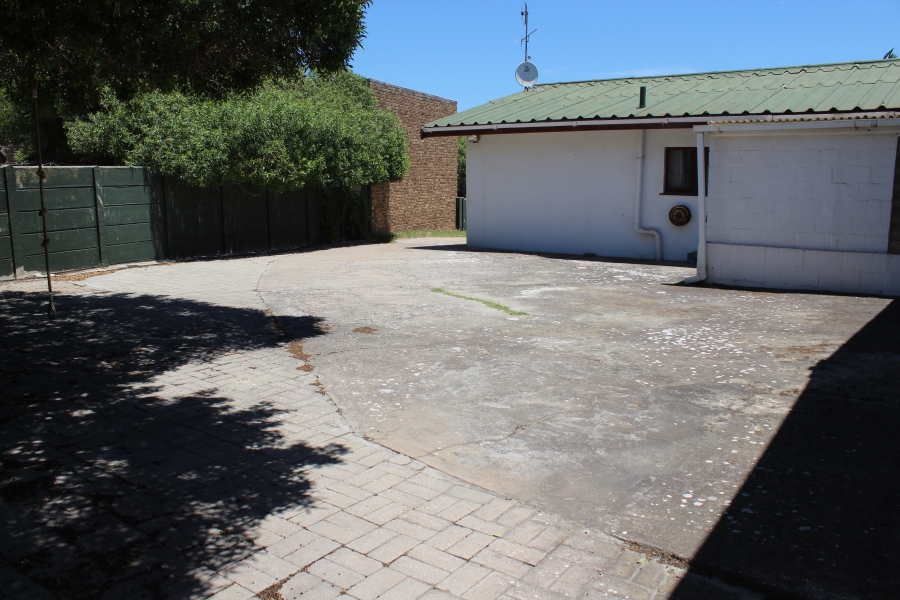 3 Bedroom Property for Sale in Middedorp Western Cape